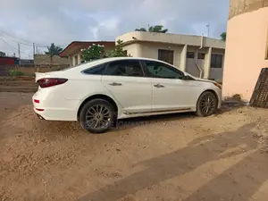 Hyundai Sonata SE 4dr Sedan (2.4L 4cyl 6A) 2015 White