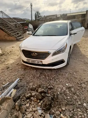 Hyundai Sonata SE 4dr Sedan (2.4L 4cyl 6A) 2015 White
