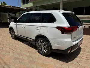 Mitsubishi Outlander SE FWD 2016 White