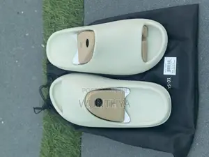Adidas Yeezy Slides
