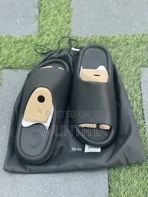 Adidas Yeezy Slides
