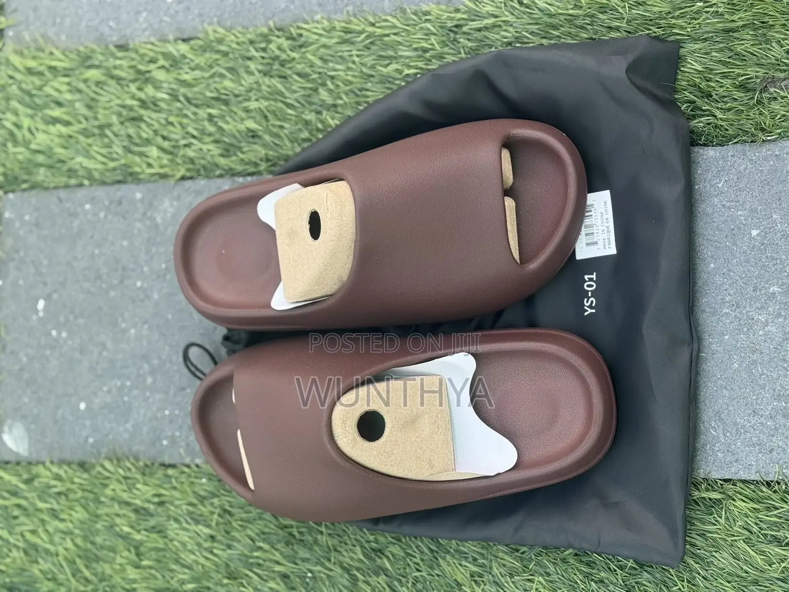 Adidas Yeezy Slides