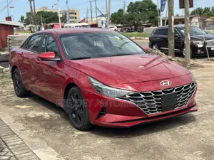 Hyundai Elantra SE 2022 Red