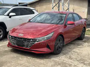 Hyundai Elantra SE 2022 Red