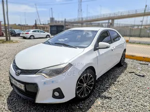 Toyota Corolla S 4dr Sedan (1.8L 4cyl CVT) 2016 White