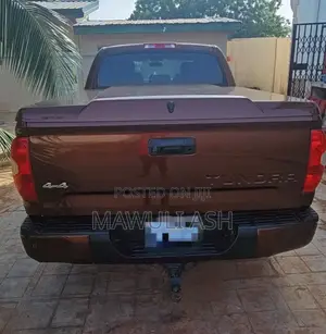 Toyota Tundra 1794 4dr CrewMax 4WD SB (5.7L 8cyl 6A) 2014 Brown