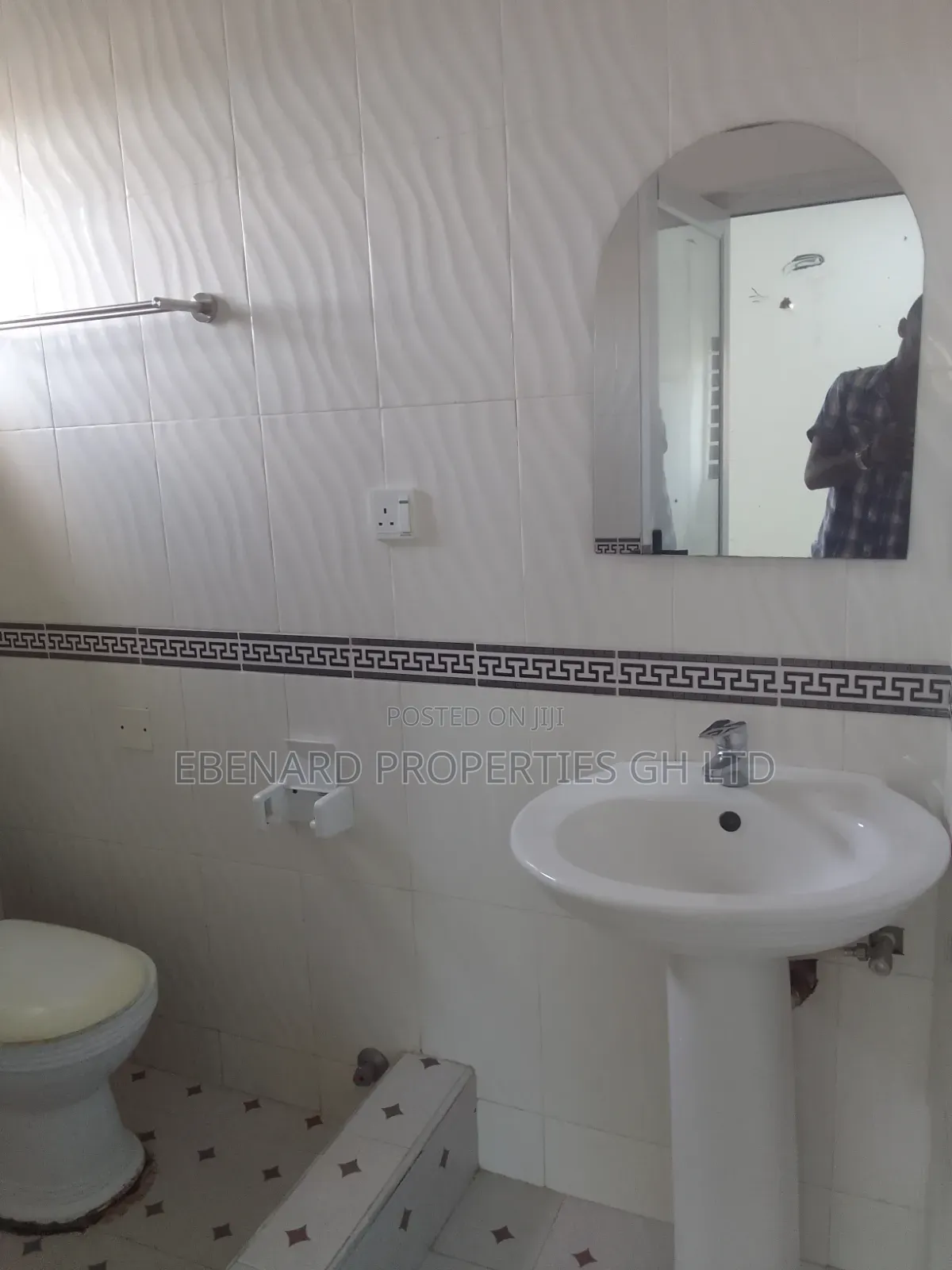 2bdrm Apartment in Ebenard Properties, Baatsona Total for rent