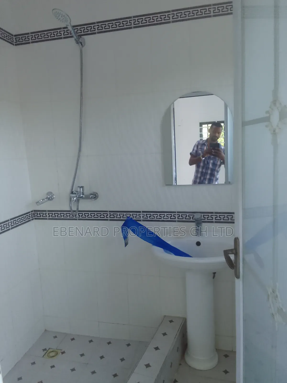 2bdrm Apartment in Ebenard Properties, Baatsona Total for rent