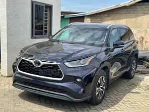 Toyota Highlander XLE 2021 Blue