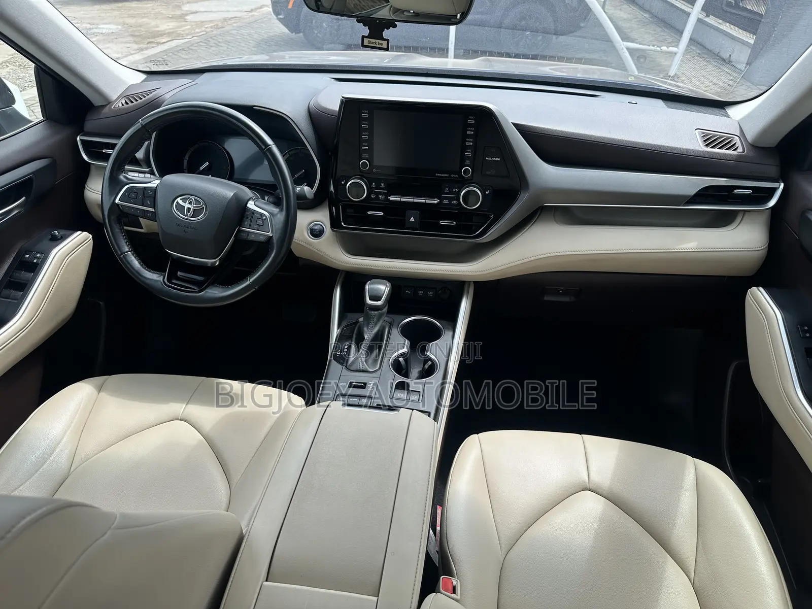 Toyota Highlander XLE 2021 Blue