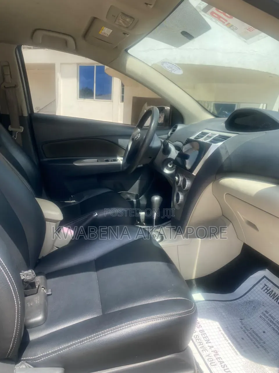 Toyota Yaris SE Hatchback 5dr 2012 Silver