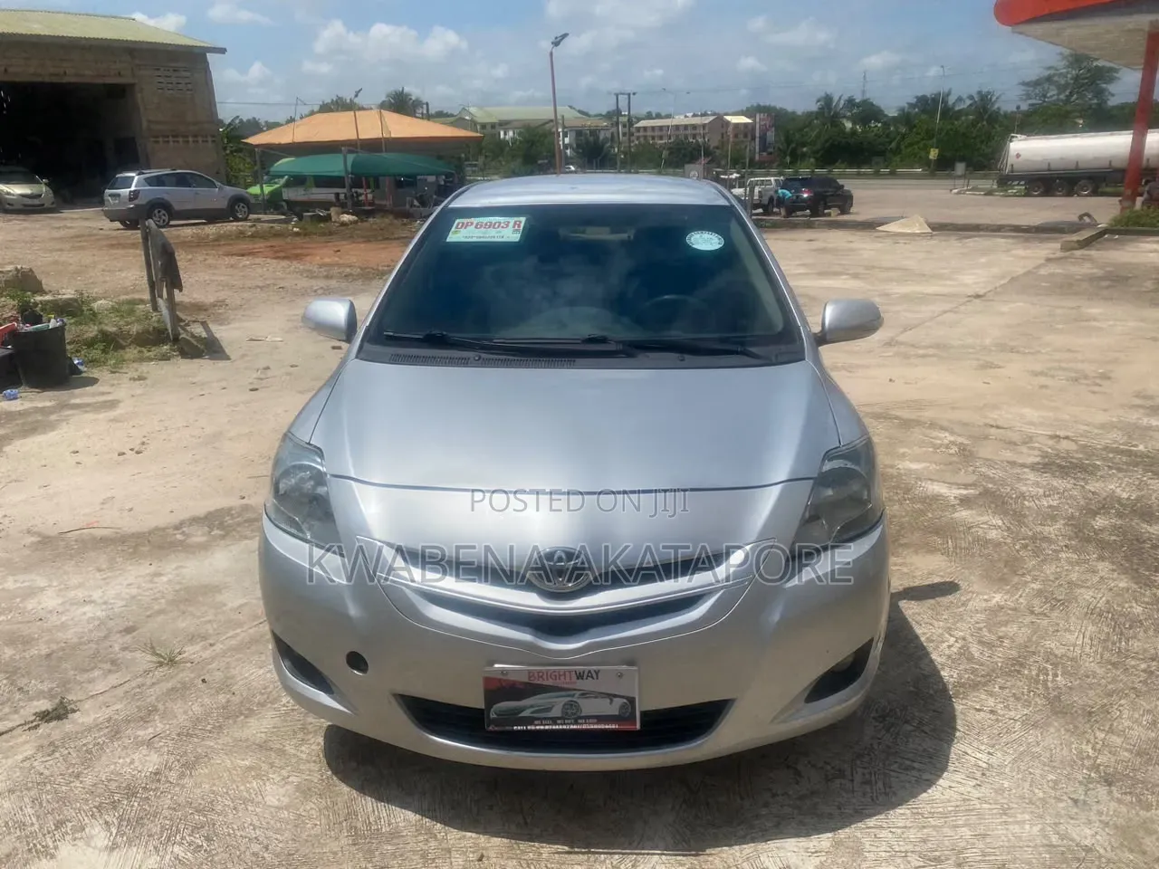 Toyota Yaris SE Hatchback 5dr 2012 Silver