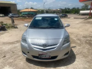 Toyota Yaris SE Hatchback 5dr 2012 Silver