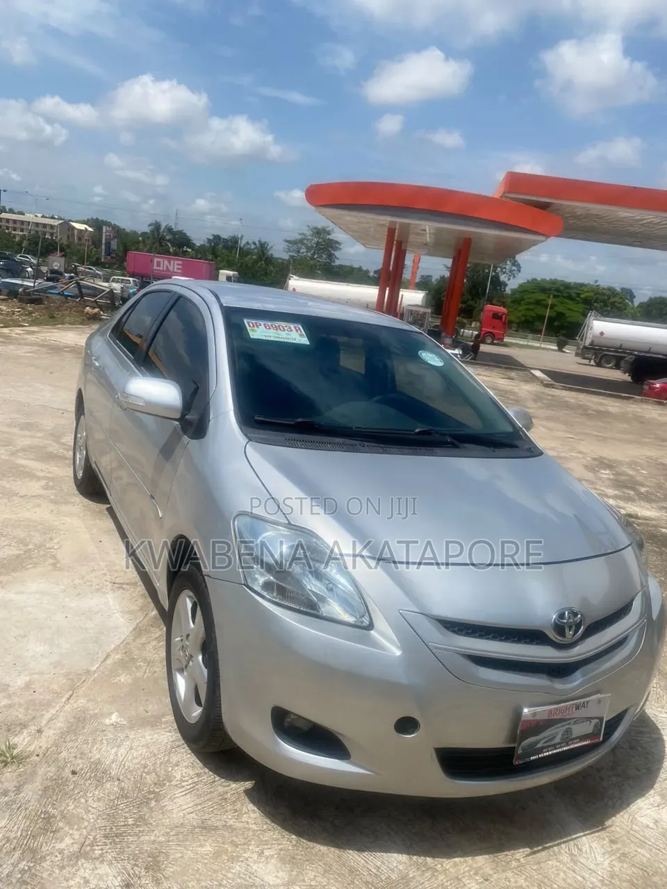 Toyota Yaris SE Hatchback 5dr 2012 Silver