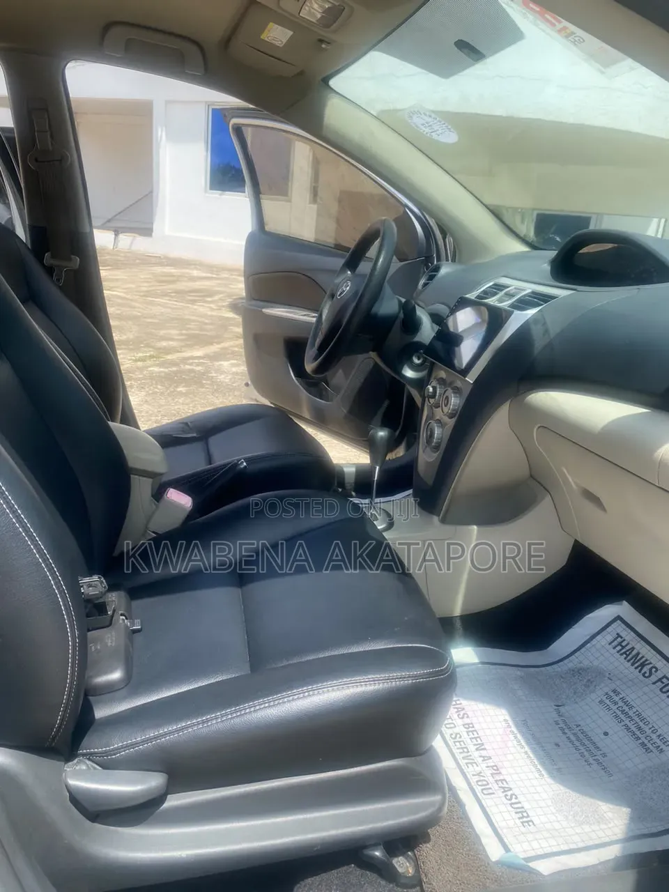 Toyota Yaris SE Hatchback 5dr 2012 Silver