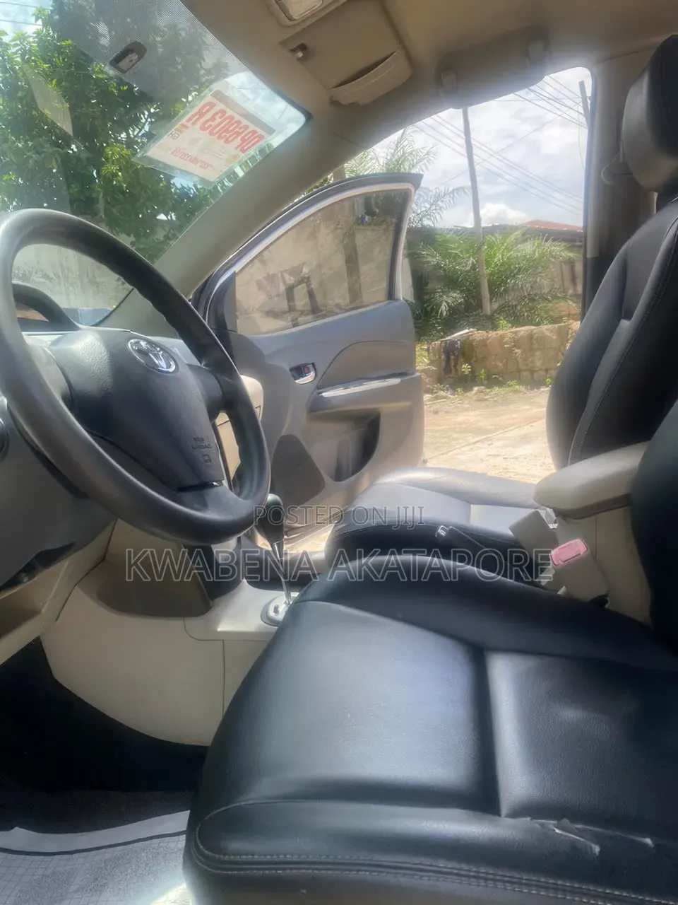 Toyota Yaris SE Hatchback 5dr 2012 Silver