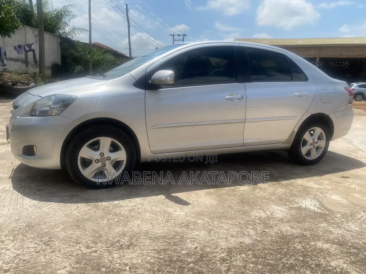Toyota Yaris SE Hatchback 5dr 2012 Silver