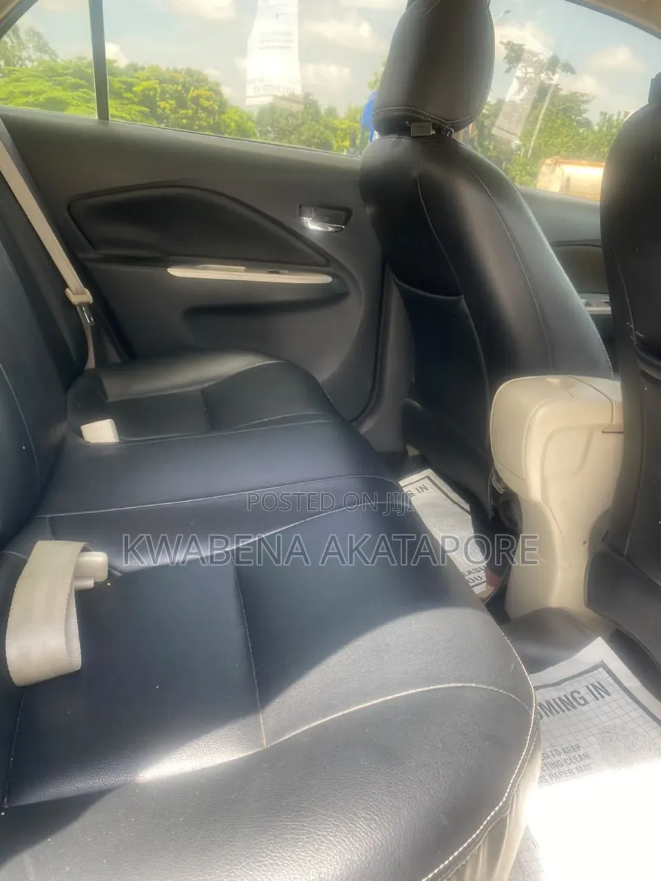 Toyota Yaris SE Hatchback 5dr 2012 Silver