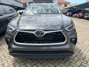Toyota Highlander XLE 2022 Gray