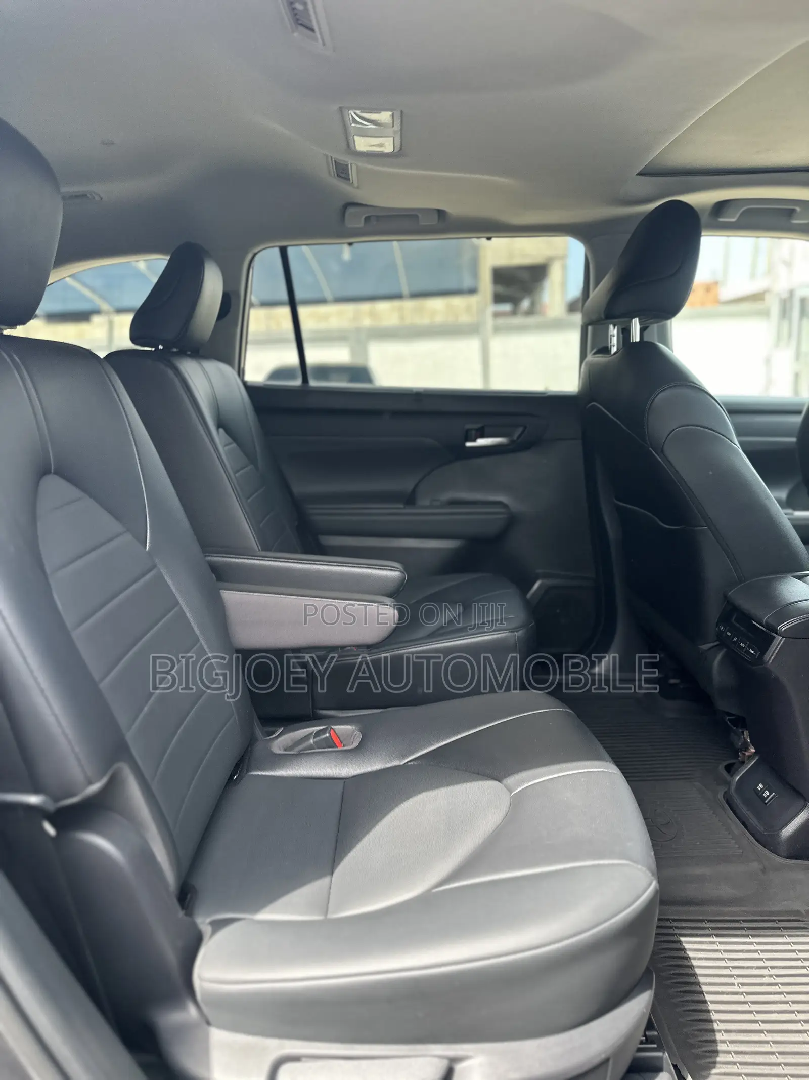 Toyota Highlander XLE 2022 Gray