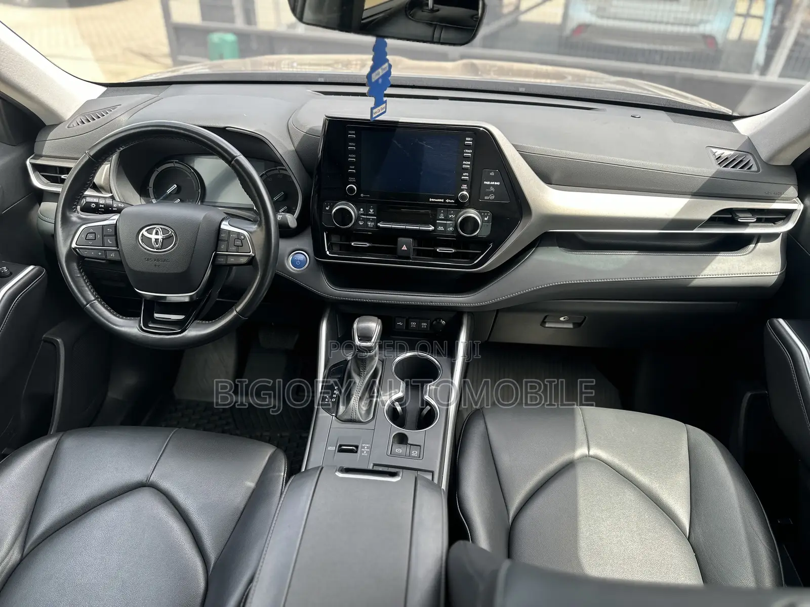 Toyota Highlander XLE 2022 Gray