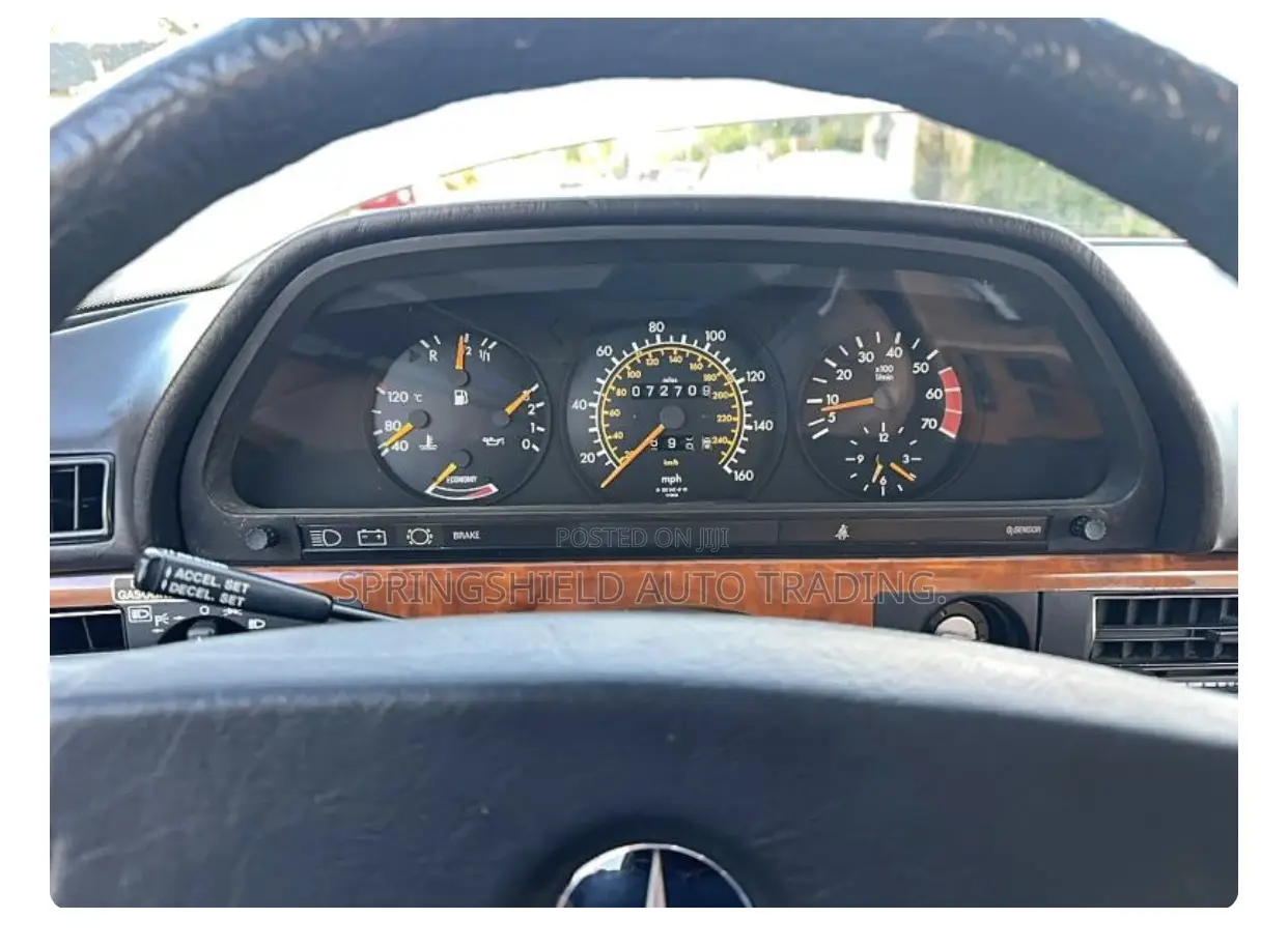 Mercedes-Benz 300D 1983 Gold