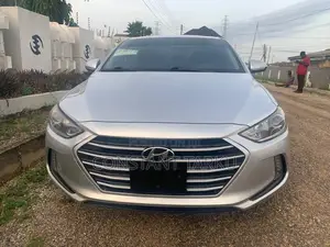 Hyundai Elantra Limited Sedan FWD (2.0L 4cyl 6A) 2017 Gray