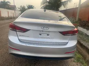 Hyundai Elantra Limited Sedan FWD (2.0L 4cyl 6A) 2017 Gray