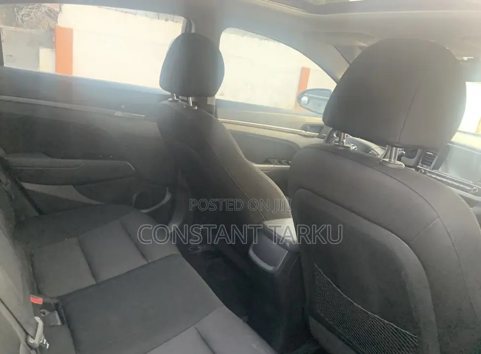 Hyundai Elantra Limited Sedan FWD (2.0L 4cyl 6A) 2017 Gray