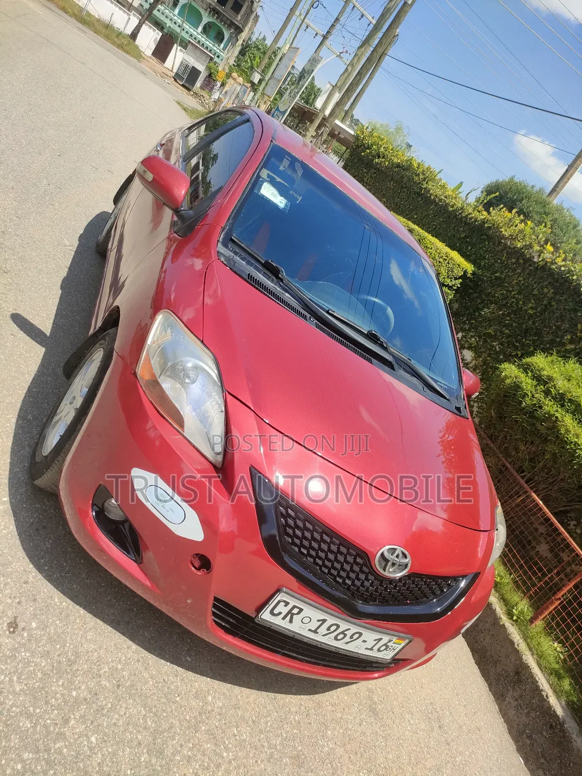 Toyota Yaris Base Sedan 4dr 2010 Red