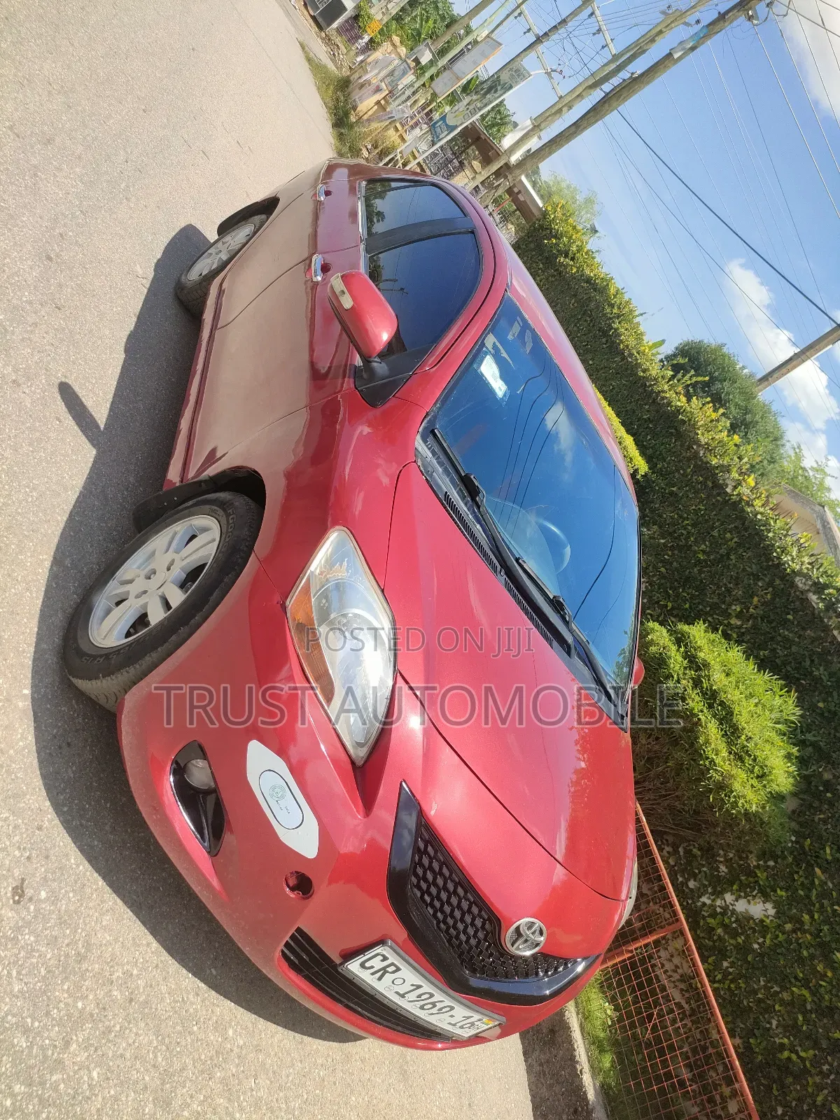Toyota Yaris Base Sedan 4dr 2010 Red