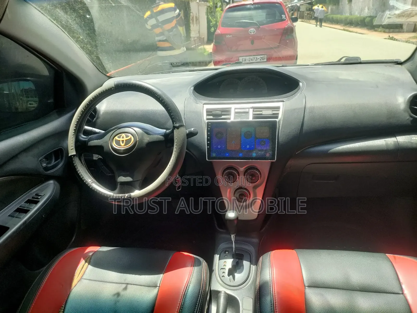 Toyota Yaris Base Sedan 4dr 2010 Red