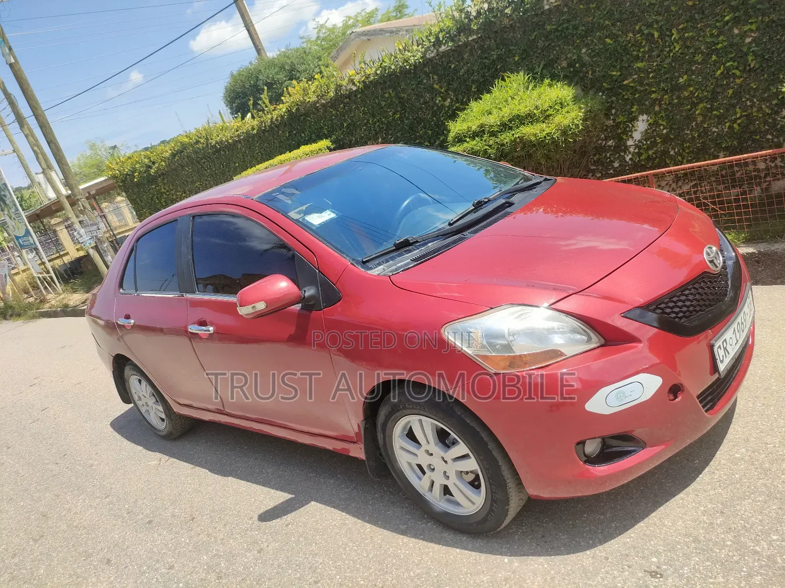 Toyota Yaris Base Sedan 4dr 2010 Red