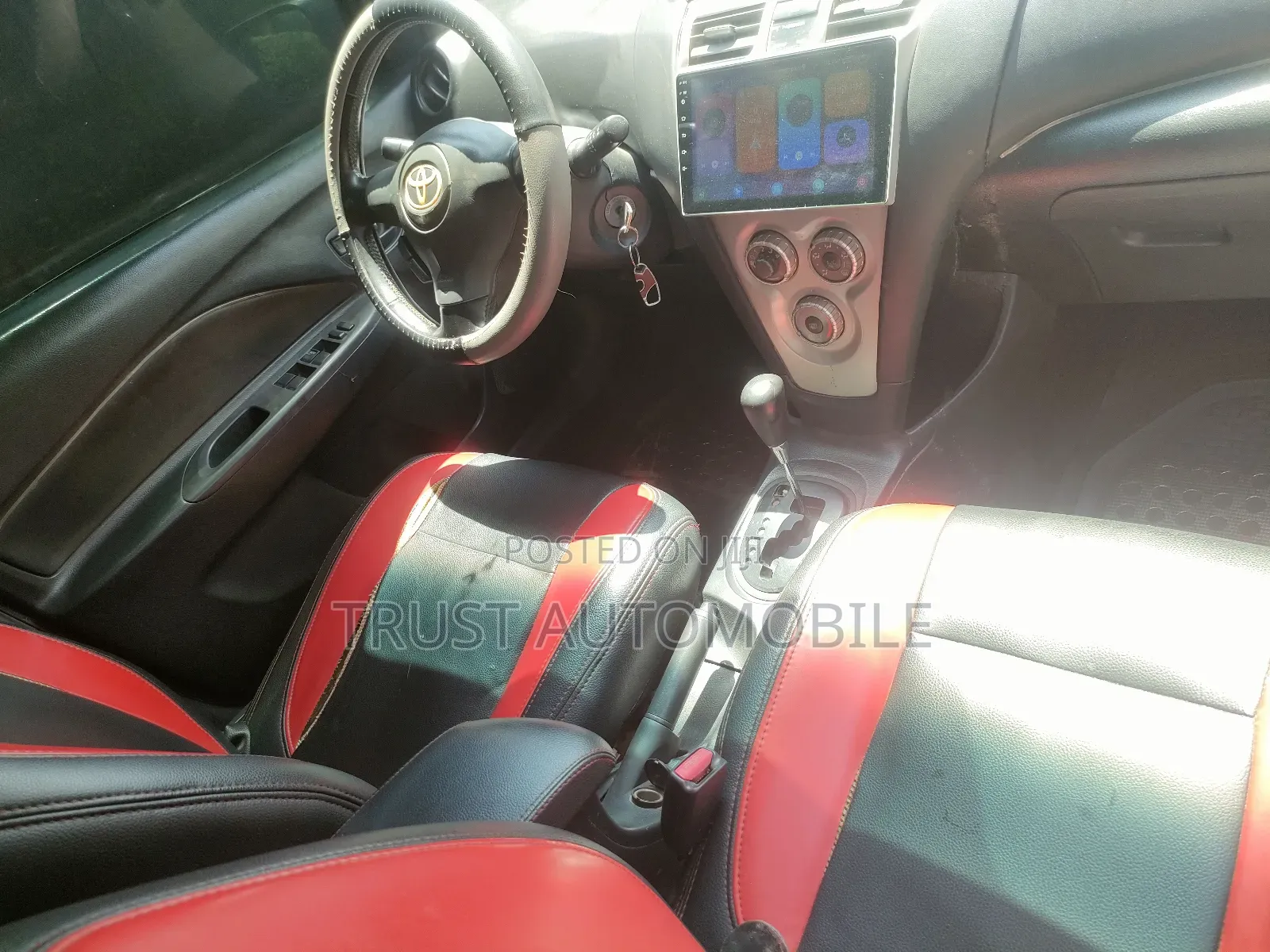 Toyota Yaris Base Sedan 4dr 2010 Red