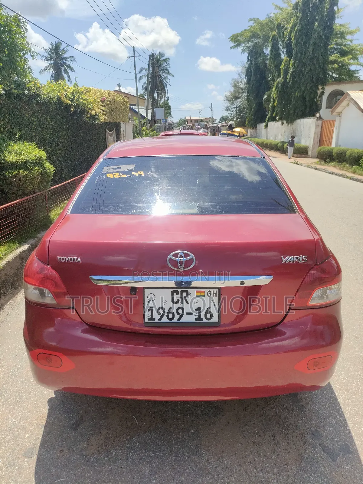 Toyota Yaris Base Sedan 4dr 2010 Red