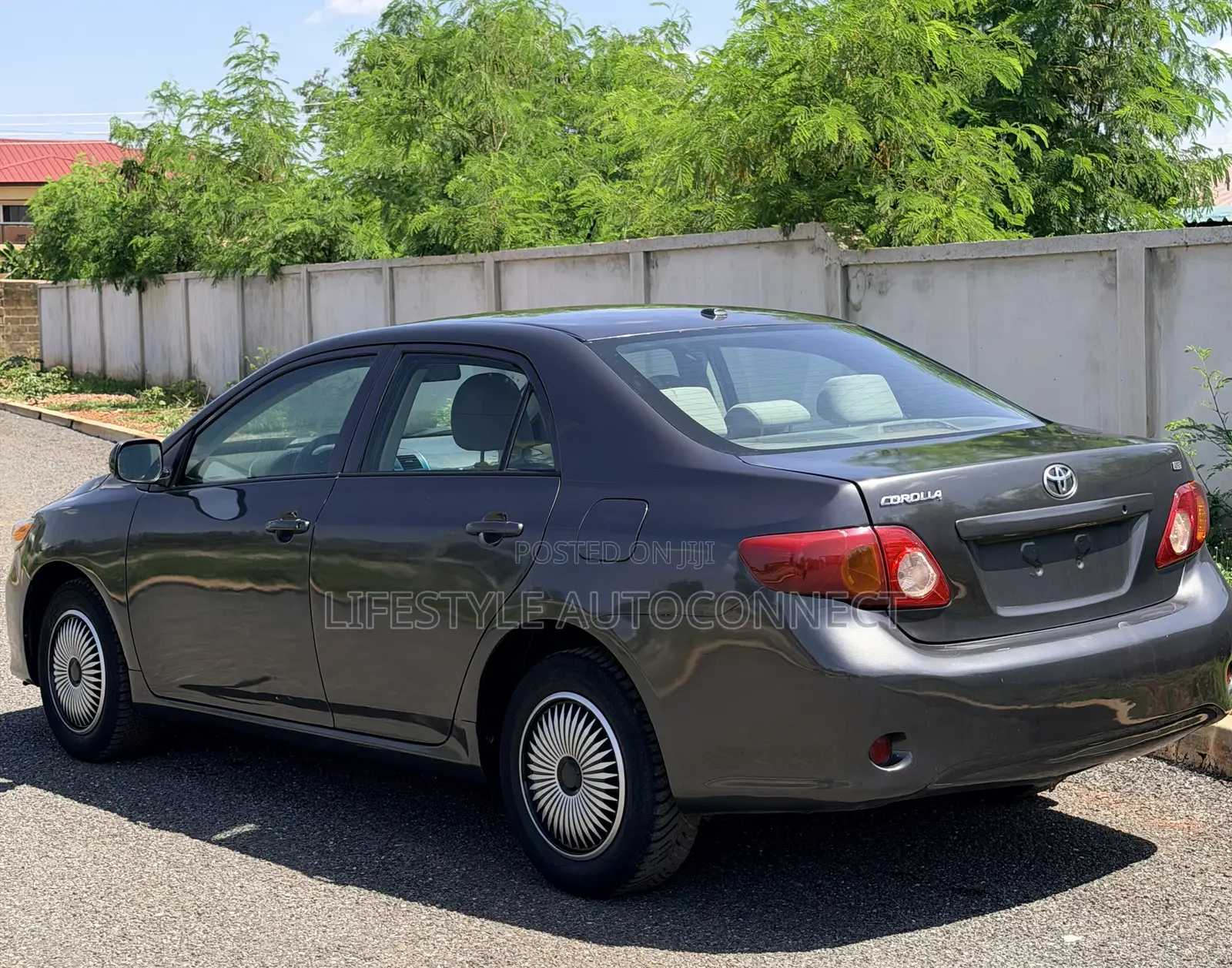 Toyota Corolla Base 4dr Sedan (1.8L 4cyl 5M) 2010 Gray