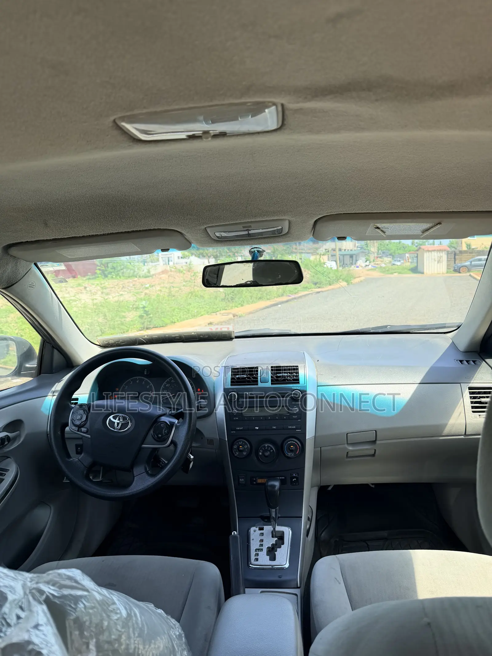 Toyota Corolla Base 4dr Sedan (1.8L 4cyl 5M) 2010 Gray