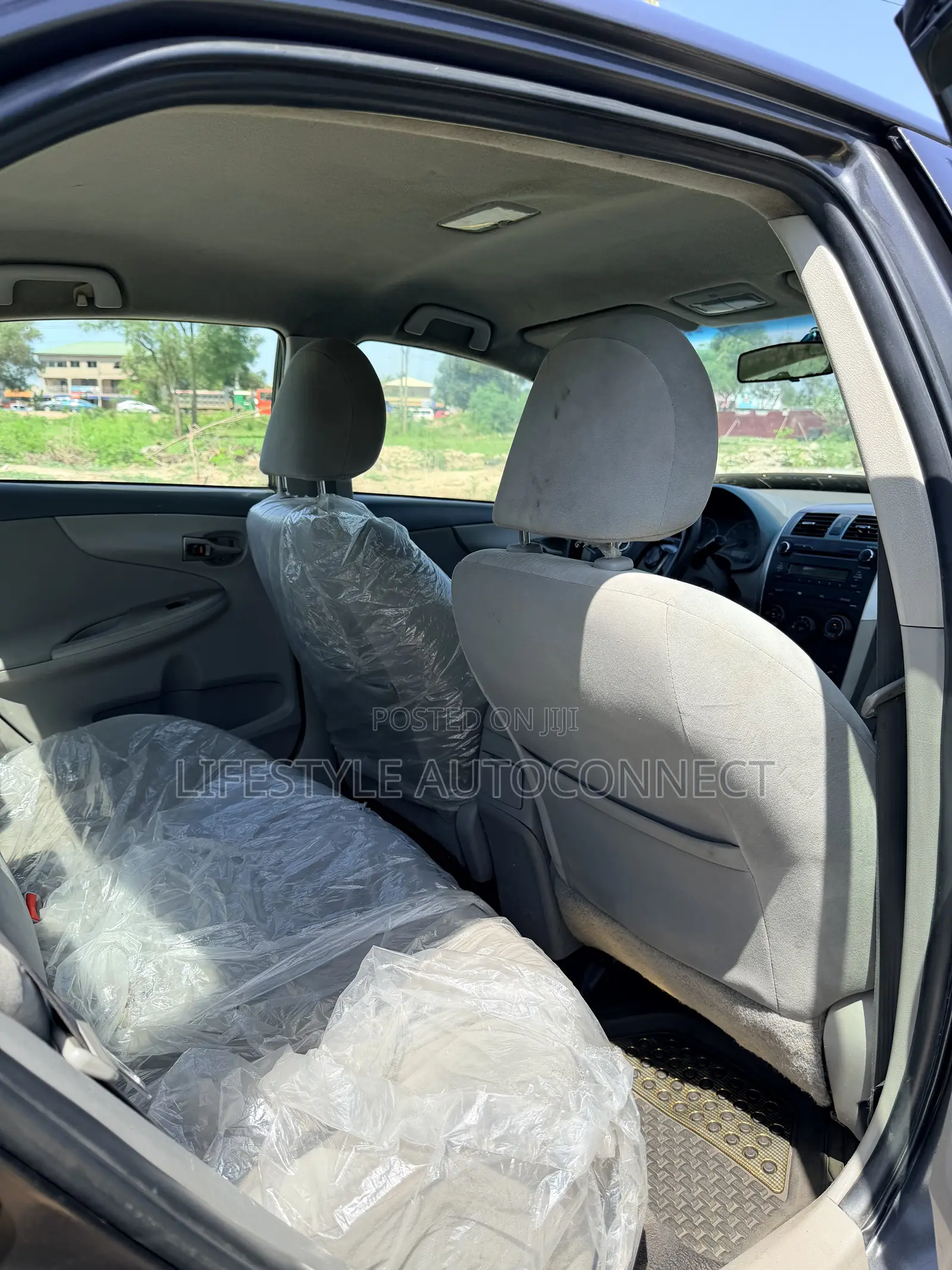 Toyota Corolla Base 4dr Sedan (1.8L 4cyl 5M) 2010 Gray