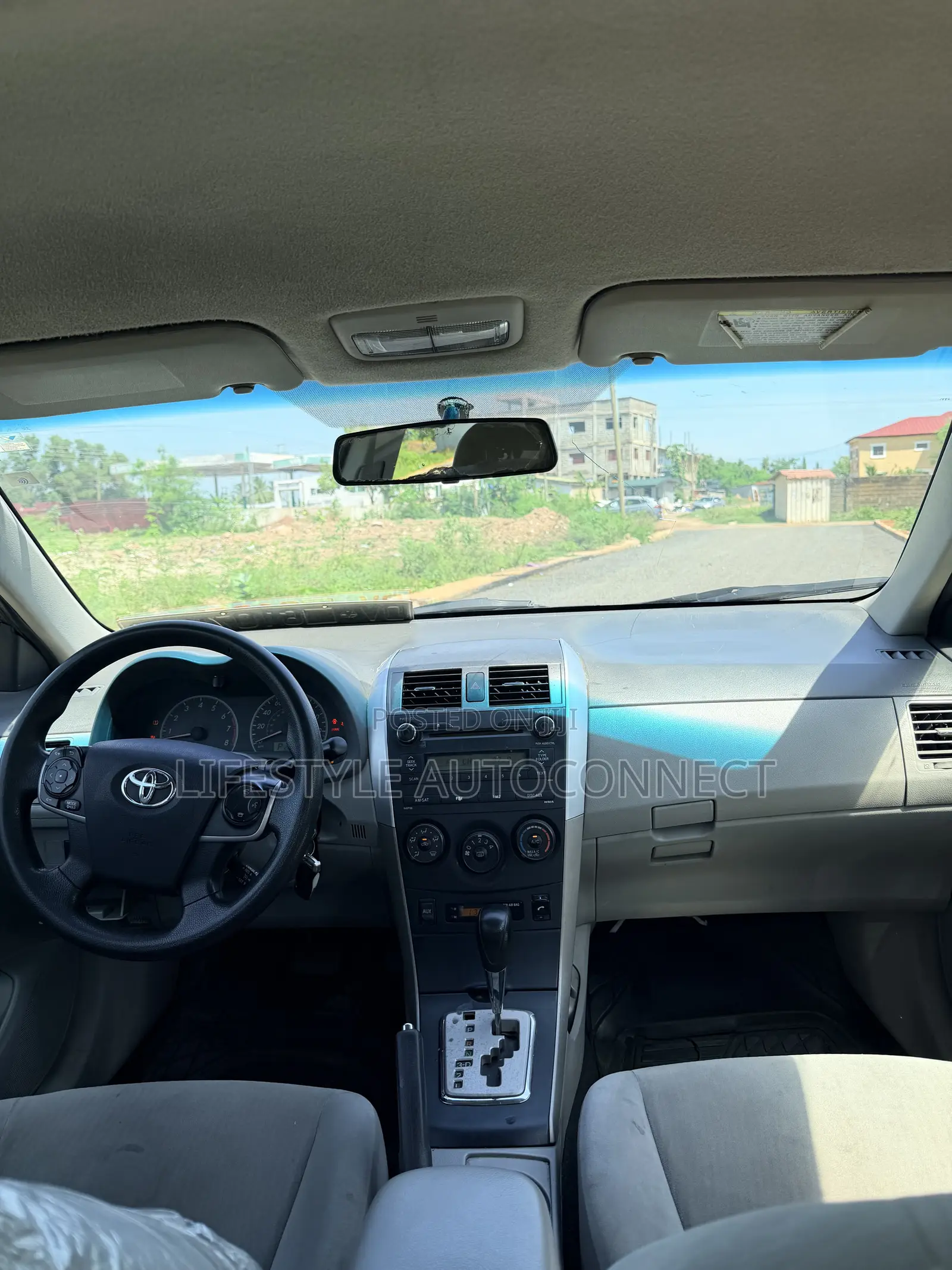 Toyota Corolla Base 4dr Sedan (1.8L 4cyl 5M) 2010 Gray