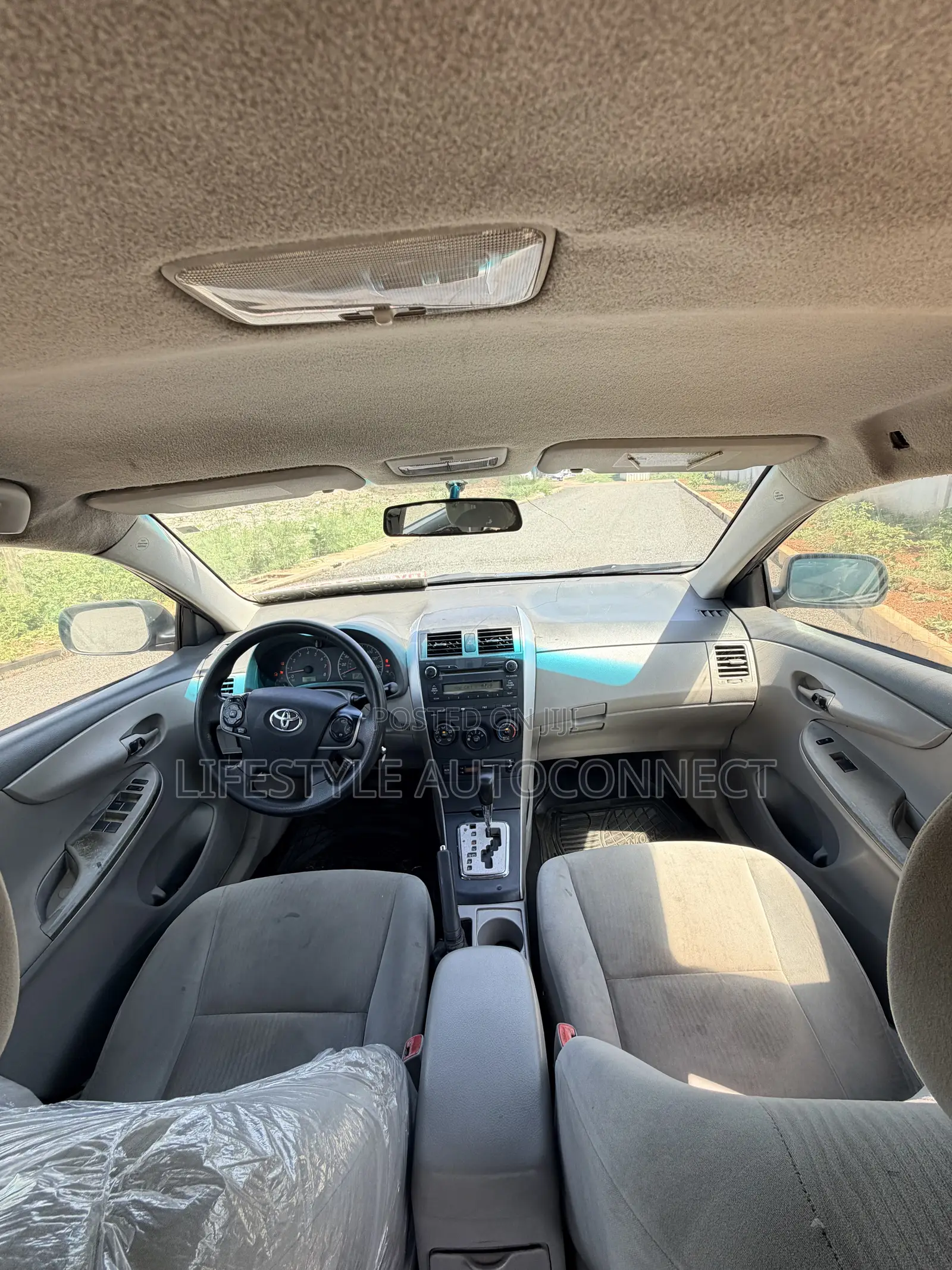 Toyota Corolla Base 4dr Sedan (1.8L 4cyl 5M) 2010 Gray