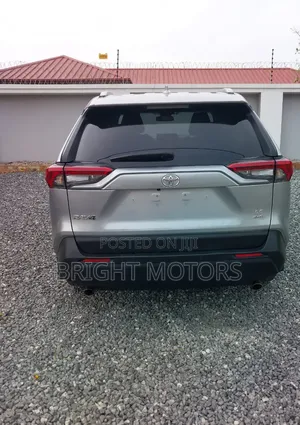 Toyota RAV4 LE 2021 Gray