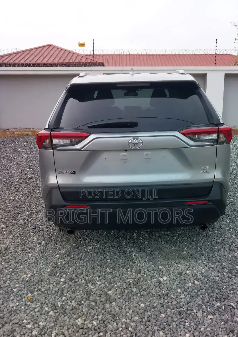Toyota RAV4 LE 2021 Gray