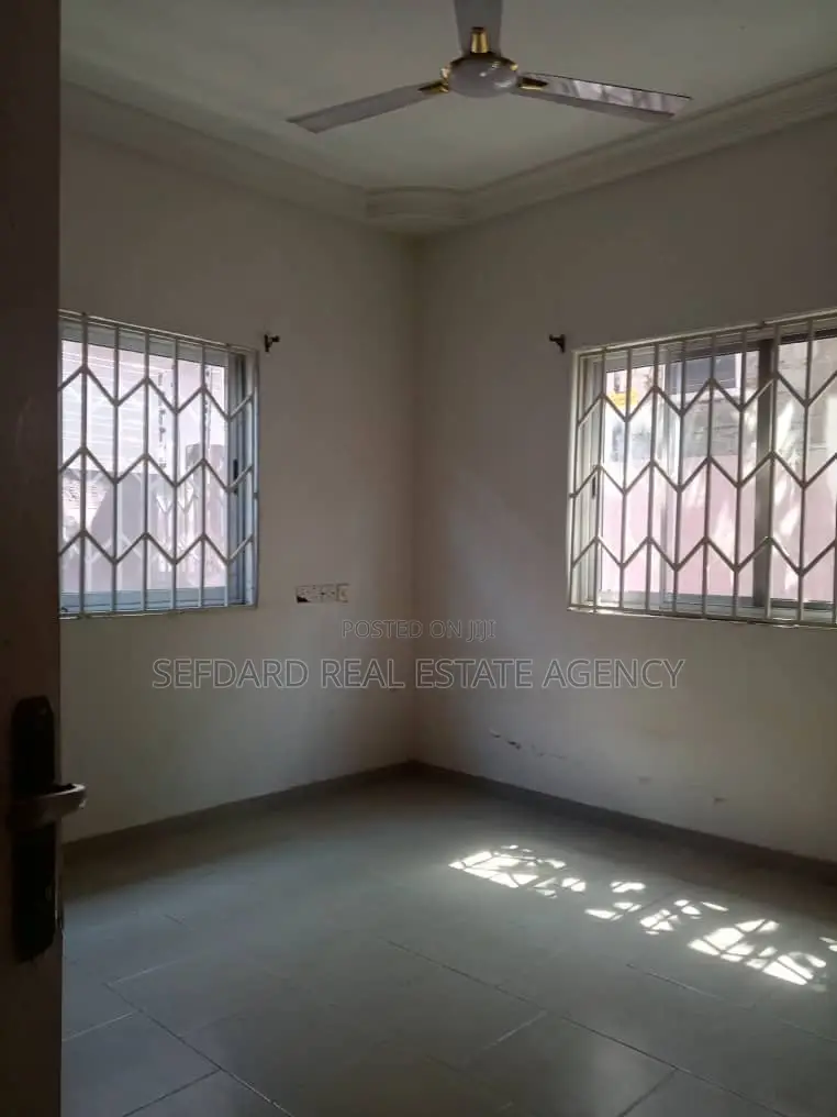 3bdrm House in Sefdard Properties, Ablekuma for rent