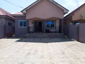 3bdrm House in Sefdard Properties, Ablekuma for rent