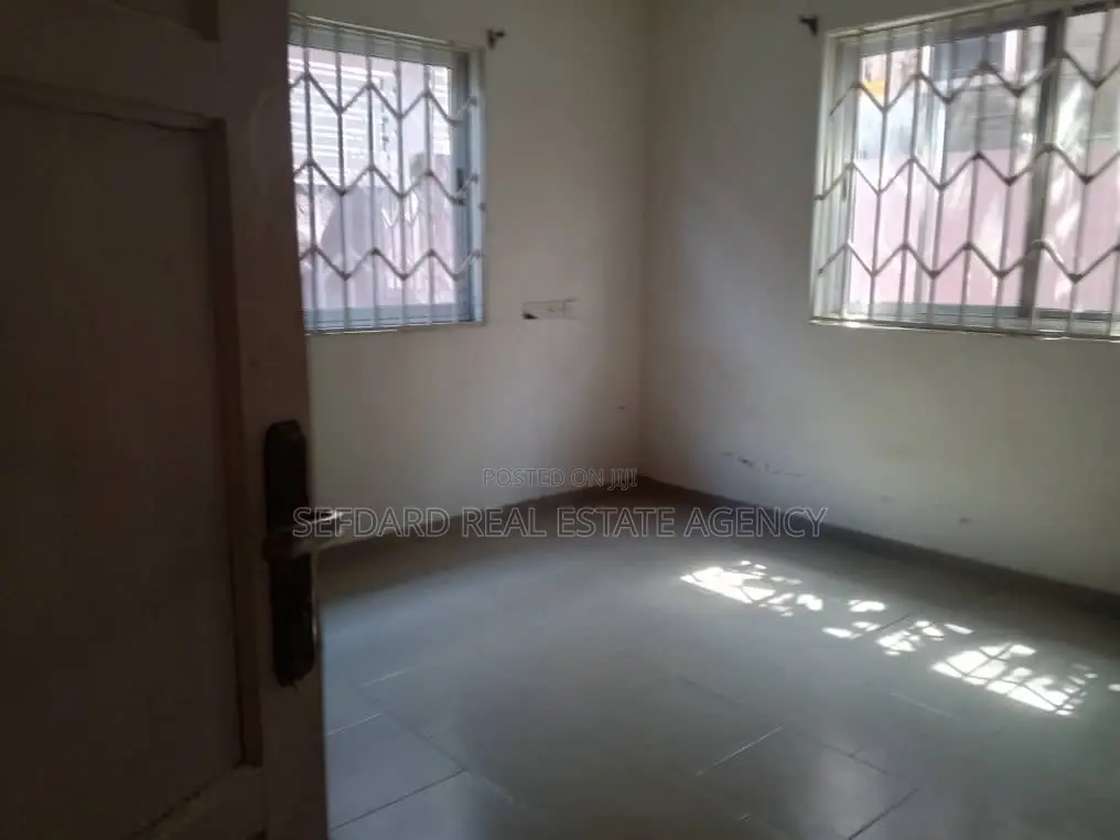 3bdrm House in Sefdard Properties, Ablekuma for rent