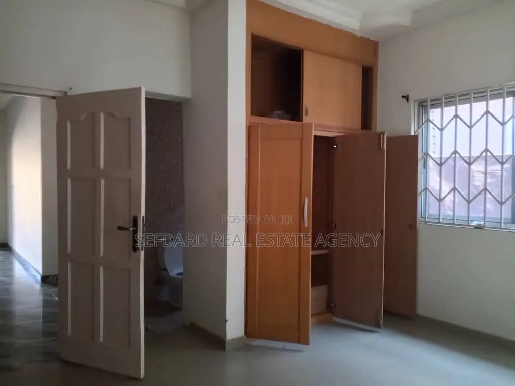 3bdrm House in Sefdard Properties, Ablekuma for rent