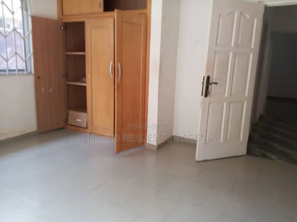 3bdrm House in Sefdard Properties, Ablekuma for rent