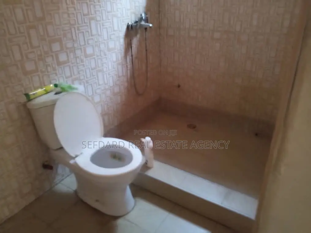 3bdrm House in Sefdard Properties, Ablekuma for rent