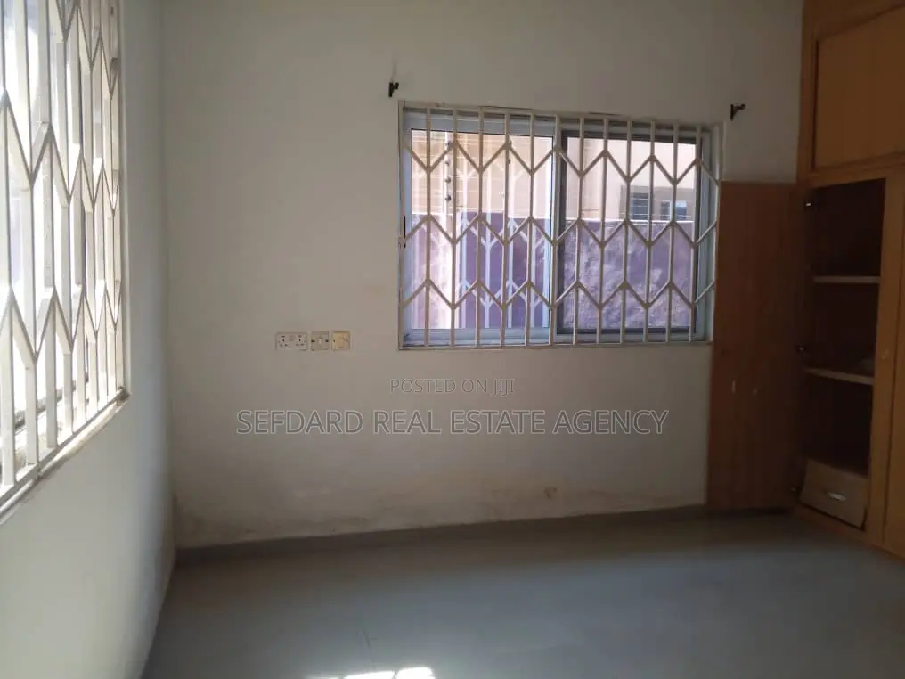 3bdrm House in Sefdard Properties, Ablekuma for rent