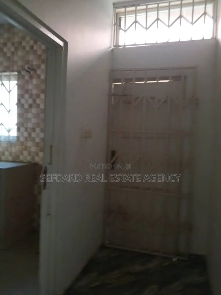 3bdrm House in Sefdard Properties, Ablekuma for rent